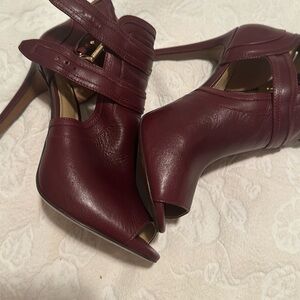 Beautiful shoes , you can use with jeans , casual.